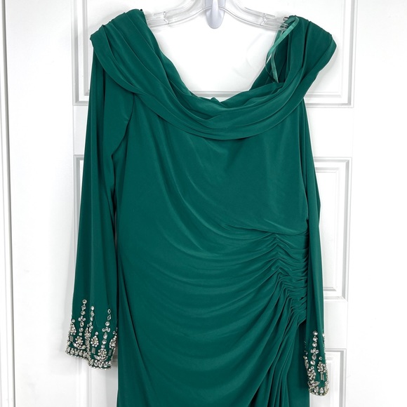 MAC DUGGAL Beaded Cuff Drop Shoulder Faux Wrap Gown NEW Size 12 Emerald Green - Picture 4 of 13